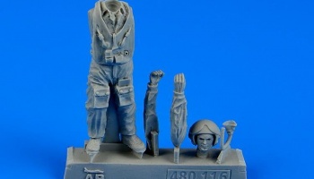 1/48 Soviet Pilot with life jacket - the Cold War