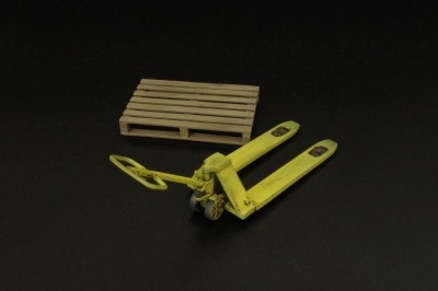 1/32 Pallet truck w- palette Resin kit of pallet truck with palette