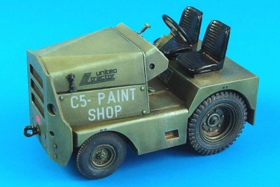1/32 United tractor GC-340/SM340 tow tractor (basi