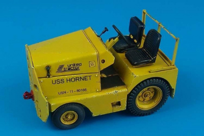 1/32 UNITED TRACTOR GC-340/SM340 tow tractor US NA