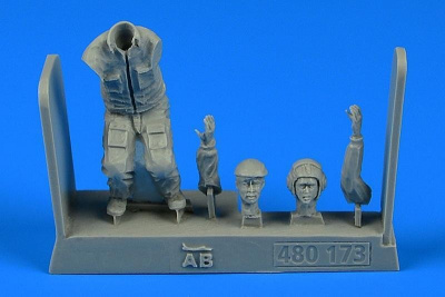 1/48 Soviet Aircraft Mechanic - the period of the