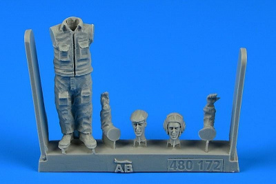1/48 Soviet Aircraft Mechanic - the period of the