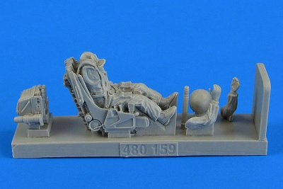 1/48 Soviet Fighter Pilot with ejection seat for S