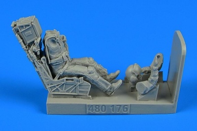 1/48 US Navy Fighter/Attack Pilot with ejection se