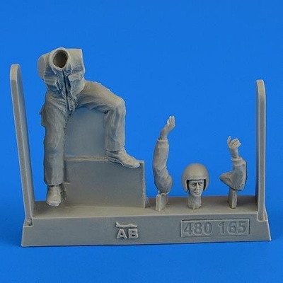 1/48 Warsaw Pact Aircraft Mechanic - part 1