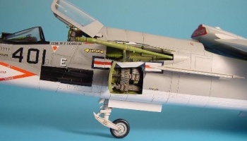 1/48 F-8E Crusader gun bay – Aires