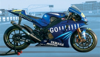 Yamaha YZR M1 Rider Valentino Rossi 1/6 - Italeri