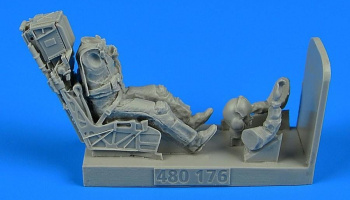 1/48 US Navy Fighter/Attack Pilot with ejection se