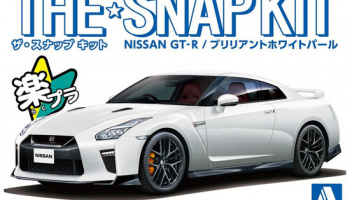 The Snap Kit Nissan GT-R Brilliant White Pearl 1:32 - Aoshima