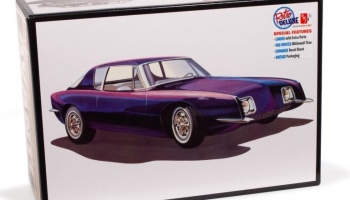 ‘63 Studebaker Avanti 1/25 - AMT