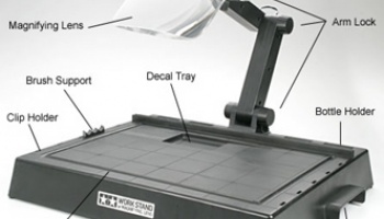 Work Station W/Magnifying Lens - Tamiya