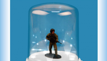 DISPLAY CASE - LED STAND - Trumpeter