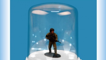 DISPLAY CASE - LED STAND - Trumpeter