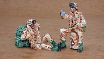 1/35 US Army modern soldiers at rest (2 fig.)