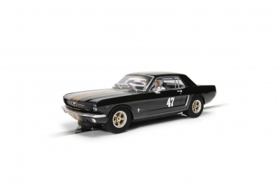 Autíčko Touring - Ford Mustang - Black and Gold (1:32) - SCALEXTRIC