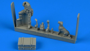 1/48 Middle East Allied Pilot WWII with dog