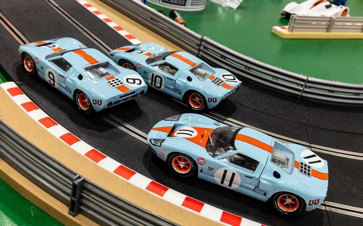 Scalextric C3896A Ford GT40 1968 Gulf Triple Pack Slot Car 1/32 Le Mans 