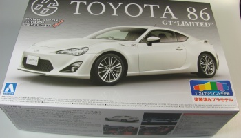 Toyota 86 White Pearl PRE PAINTED MODEL KIT 1/24 - Aoshima