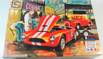 Grand Prix Cobra Racing Team: Shelby Cobra Race Car, Ford Pickup Truck, Trailer - AMT