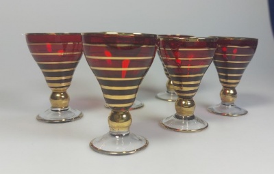 Likérovky - Bohemia Glass - rubínové sklo zlatě zdobené - 6ks - Retro