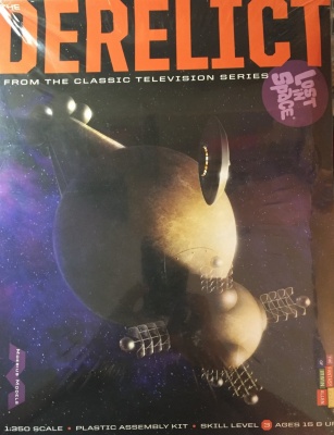 Lost in Space FROM THE CLASSIC TELEVISION SERIES LOST IN SPACE THE DERELICT 1/350 - Moebius models