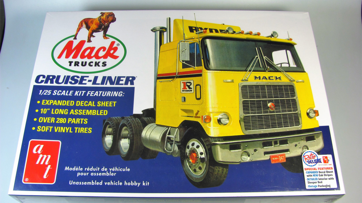 AMT1062 Mack Trucks Cruise-Liner 1/25 Scale Plastic Model Kit