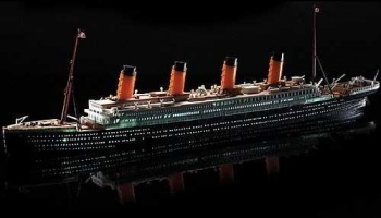 R.M.S. TITANIC + LED SET MCP (1:700) - Academy