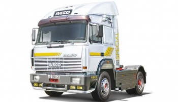 Maquette de camion : Freightliner FLD 120 Classic - 1/24- Italeri 3925