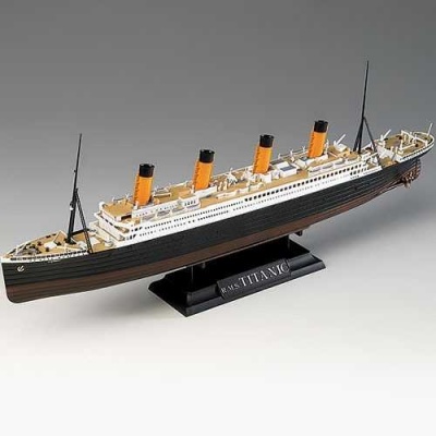 Model Kit loď 14214 - R.M.S. TITANIC "CENTENARY ANNIVERSARY" MCP (1:700) - Academy