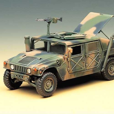 Model Kit military 13241 - M-1025 ARMORED CARRIER (1:35) - Academy