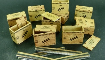 1/32 US ammunition boxes with belts of charges