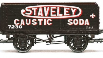 Vagón nákladní HORNBY R6811 - 7 Plank Wagon 'Staveley'