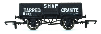 Vagón nákladní HORNBY R6750 - 5 Plank Wagon 'Shap Tarred Granite'