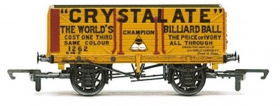 Vagón nákladní HORNBY R6810 - 7 Plank Wagon 'Crystalate'