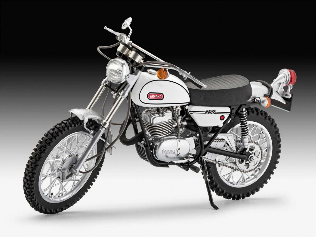 Yamaha 250 DT-1 (1:12) Plastic Model Kit 07941 - Revell